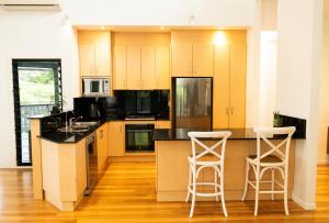 Oceanside Escape, Heated Pool, Fire Pit and 4 Beds