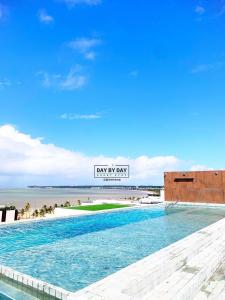 Holandas Prime by Day by Day