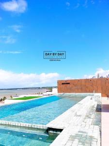 Holandas Prime by Day by Day