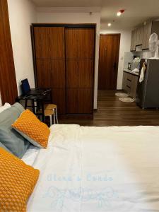 Megatower 4 Condotel with Balcony - City Center