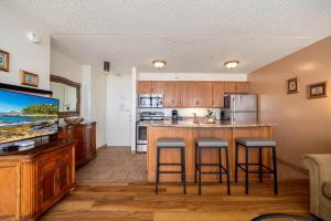 Tropical Escape, Ocean Views Condo with Parking