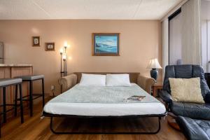 Tropical Escape, Ocean Views Condo with Parking