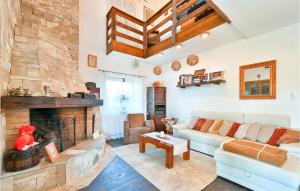 3 Bedroom Cozy Home In Karlovac