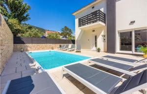4 Bedroom Amazing Home In Baska