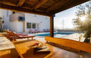 Stunning Home In Klis 