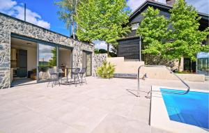 3 Bedroom Cozy Home In Karlovac