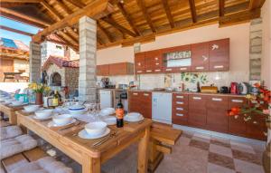 8 Bedroom Nice Home In Donja Jagodnja