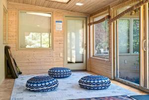 Mountain Shadows Escape with a Yoga Studio!