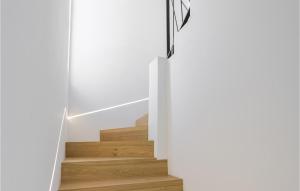 Lovely Home In Labin With Wifi