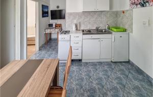 Stunning Apartment In Vir With Kitchen