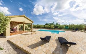 Two-Bedroom Holiday Home In Biograd