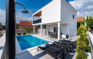 2 Bedroom Lovely Apartment In Obrovac