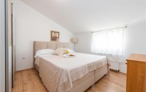 2 Bedroom Awesome Apartment In Bibinje 