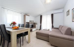 2 Bedroom Awesome Apartment In Bibinje 