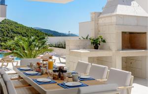 Nice Home In Marina With Kitchen 
