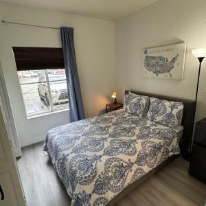 Room w Private Entrance near Airport, Dolphin Mall & FIU