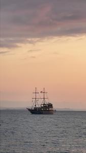 Saranda Terraces Modern Apartment 1 -Parking e Side Sea View- 50 m from Beach