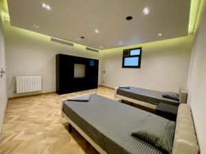 Serviced Apartment 2BR Lake View