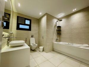 Serviced Apartment 2BR Lake View