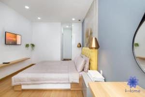 iHome Furnished Apartments in Orchard Garden Building with Free Gym & Pool, Airport Pick-Up Service