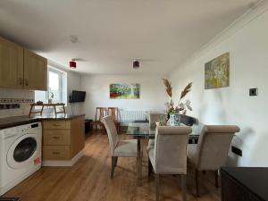 Duplex Sleeps 4 with Pets Allowed