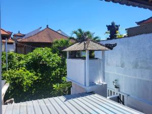 Bumbak Apartment Upstairs Fully Furnished 52M2