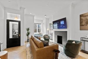 Stately DC Rowhome Spacious 7BR & 4BA #DCottage