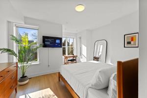 Stately DC Rowhome Spacious 7BR & 4BA #DCottage