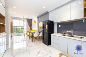 iHome Furnished Apartments in Orchard Garden Building with Free Gym & Pool, Airport Pick-Up Service