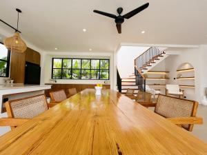 Chic, modern villa in Seseh