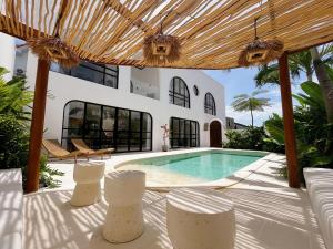 Chic, modern villa in Seseh