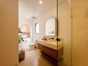 Chic, modern villa in Seseh