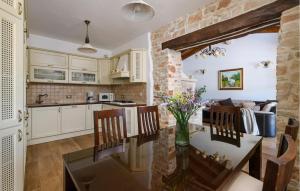 3 Bedroom Cozy Home In Valtura