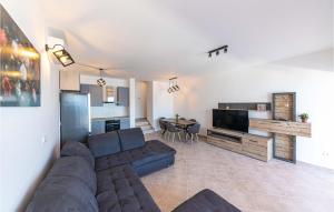 3 Bedroom Lovely Apartment In Marina 