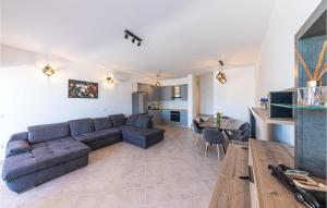 3 Bedroom Lovely Apartment In Marina 