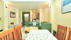 Nhà riêng thang máy 4BR cho 10 người lớn