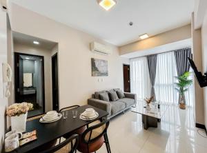 Modish One Bedroom in OPR