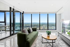 Sea view Beachfront apartment in surfers