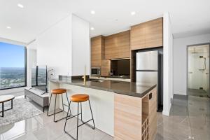 Sea view Beachfront apartment in surfers