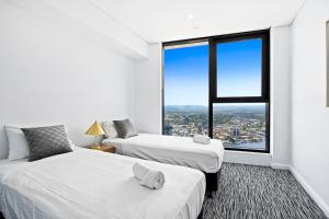 Sea view Beachfront apartment in surfers