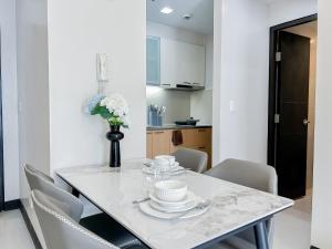 High Ceiling 1BR OPR #7