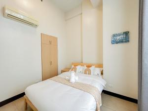 High Ceiling 1BR OPR #7