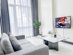 High Ceiling 1BR OPR #7