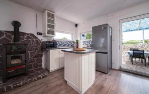 3 Bedroom Gorgeous Home In Peroj 