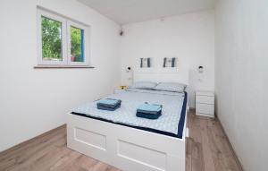 3 Bedroom Gorgeous Home In Peroj 