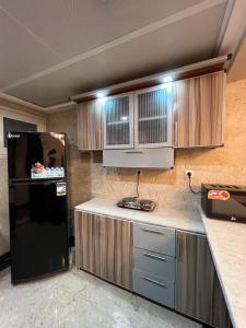 Hotel APT in Maadi 2rm see full Nile&pyramid