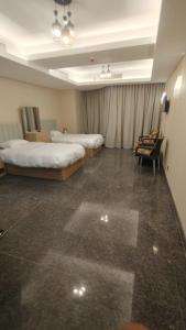 Hotel APT in Maadi 2rm see full Nile&pyramid