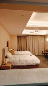 Hotel APT in Maadi 2rm see full Nile&pyramid