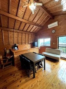 Log House Namioto -ログハウス波音-