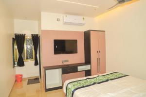 Hotel Gurudev & Lodging